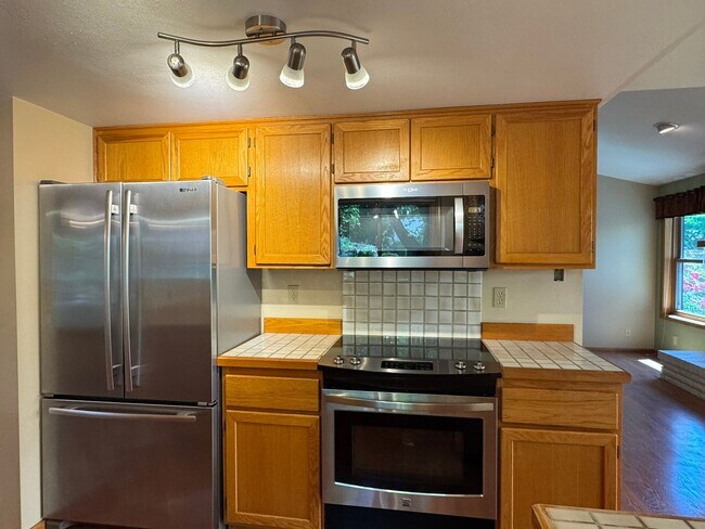 Building Photo - Beautifully landscaped 3 bed/2 bath home in Springfield