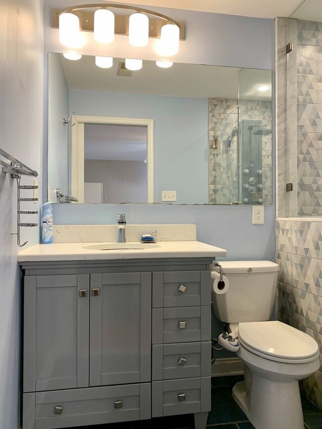 Building Photo - Gorgeous 2-Bedroom Townhome Near the Art Museum! One-Car Garage Included!