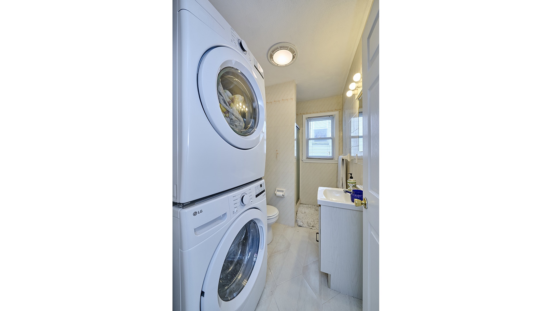 Bath 2 w laundry hookup - 97 Grovers Ave