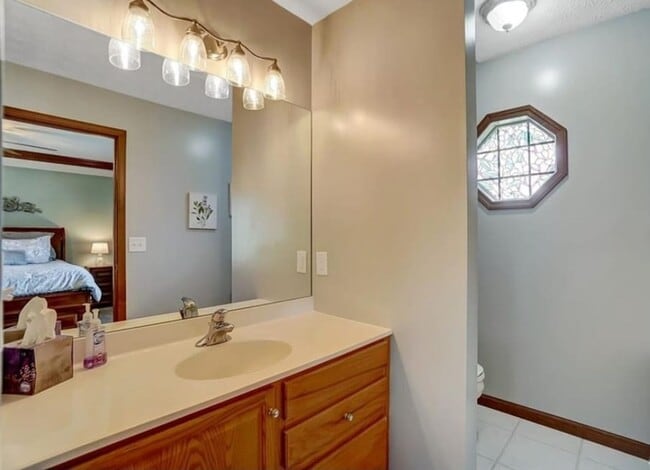 Building Photo - 3-bedroom 2 Full Bath Ranch Home