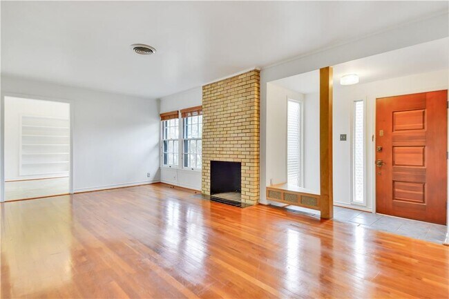 Building Photo - 2300 Rebel Rd