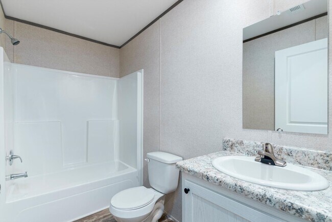 Building Photo - Huge 5 Bedroom 3 Bathroom Hastings Home Located w/ 1 Acre