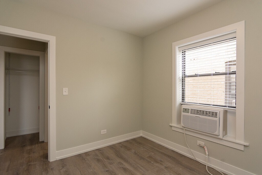 Building Photo - 711 W Brompton Ave