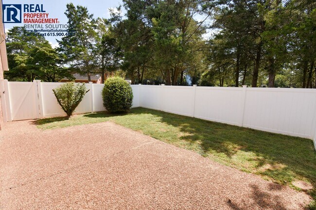 Building Photo - 2107 Londonderry Dr