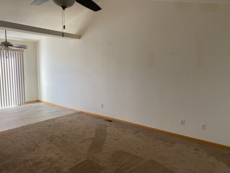 Building Photo - 3761 Mt Flora St