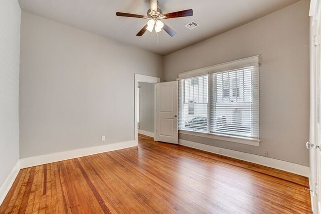 Building Photo - Remodeled Historic 3 Bedroom in The Heights!