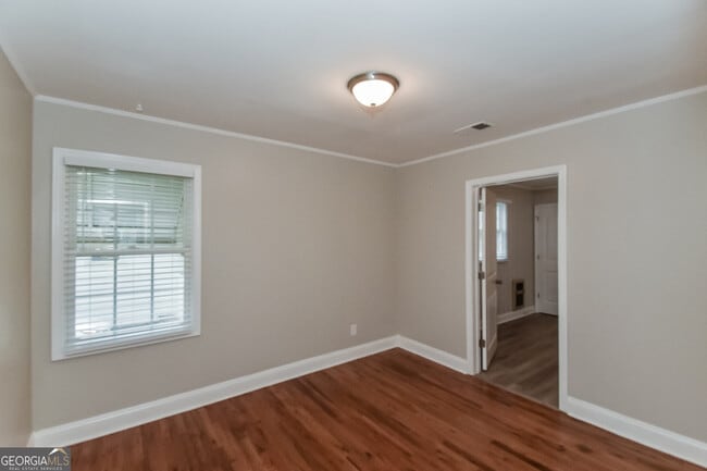 Building Photo - 8467 Fairview Dr