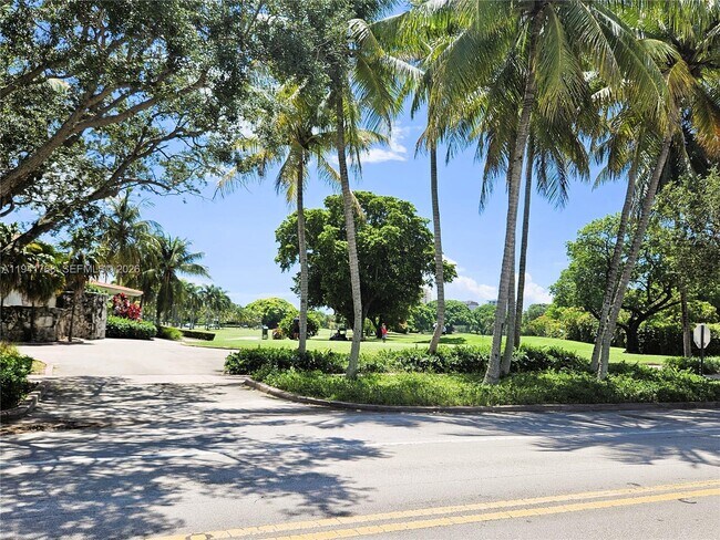 Building Photo - 104 Santander Ave