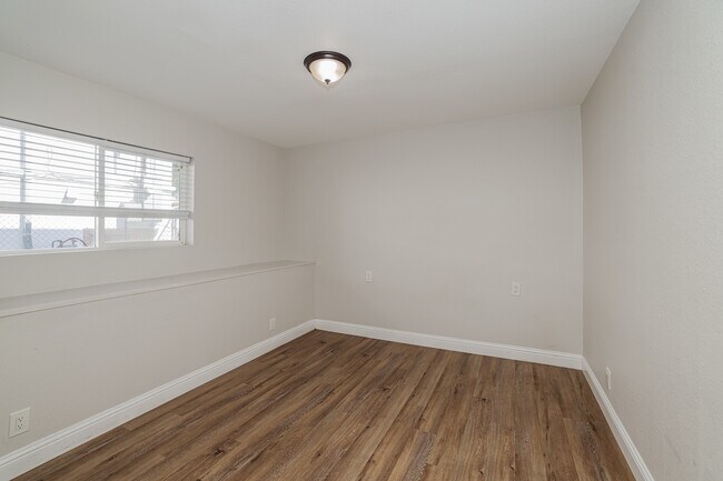 Building Photo - 1333 87th Ave