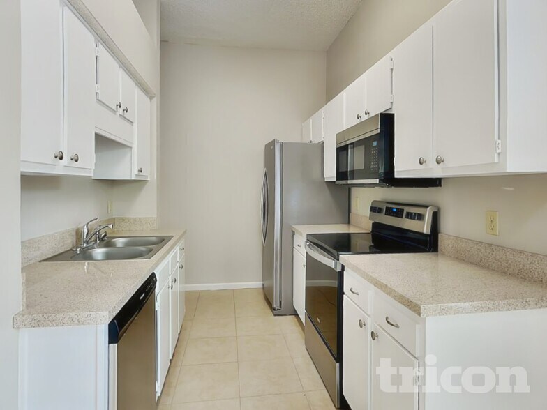 Building Photo - 8158 Pilgrims Trace Dr