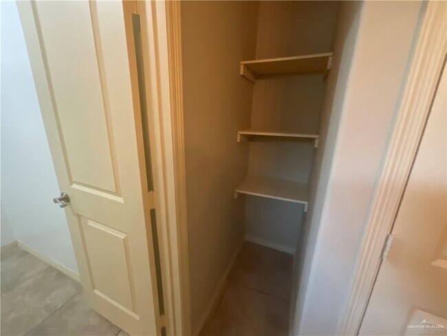 Building Photo - 19 W Garfield Ave