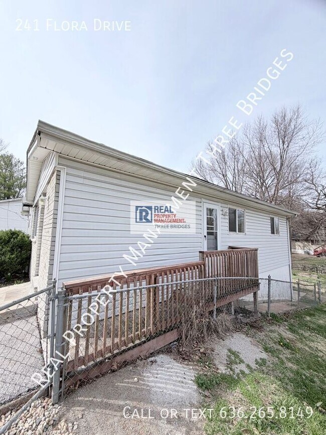 Building Photo - 241 Flora Dr