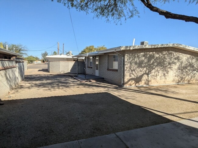 Building Photo - Triplex - 2 Bedroom and 1 Bath Unit