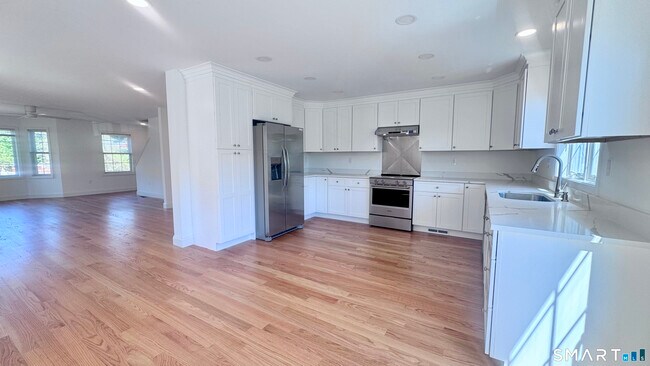 Building Photo - 44 Mettler St