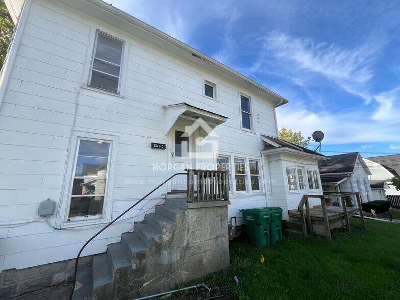 Building Photo - 225 N 10th St