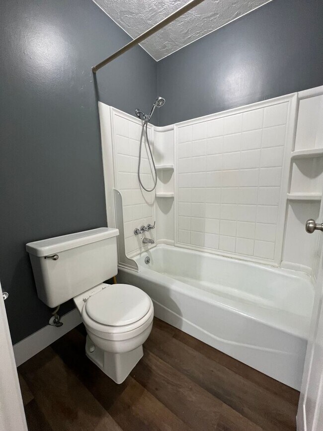 Building Photo - Hendricks Park Place Condo's
