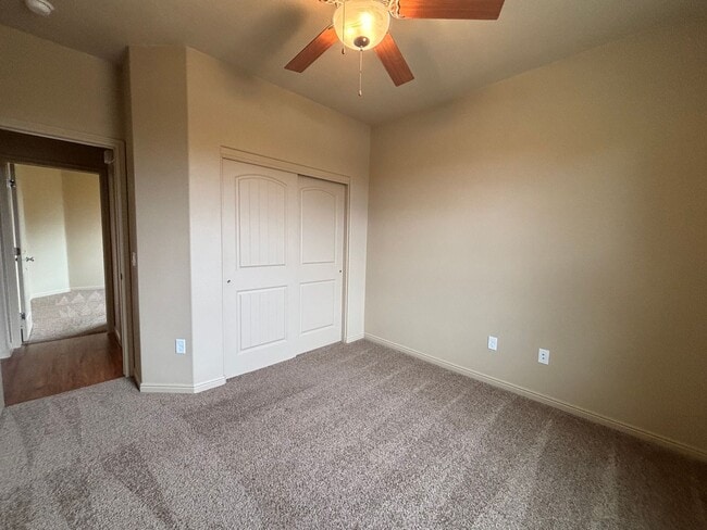 Building Photo - SPACIOUS HOME FOR RENT!