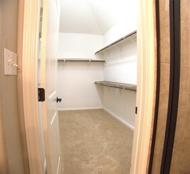 Building Photo - 14400 Senia Bend