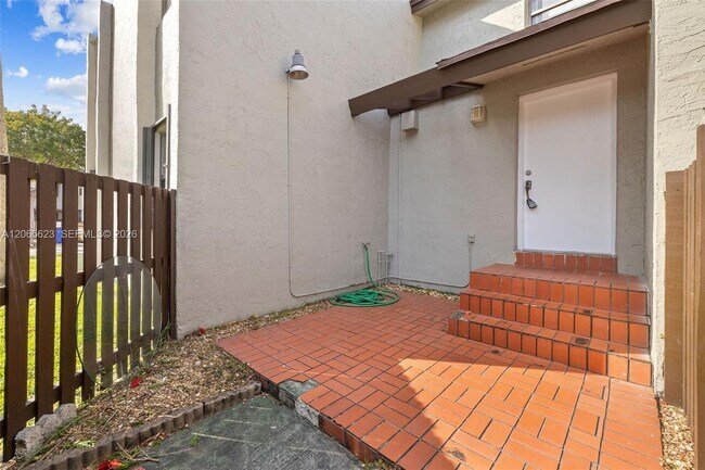 Building Photo - 10050 NW 9th St Cir