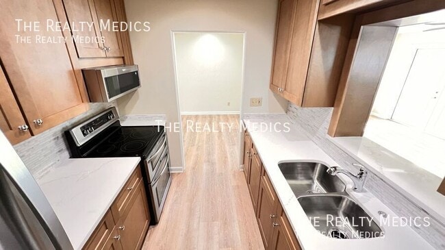 Building Photo - 1516 Dove Dr