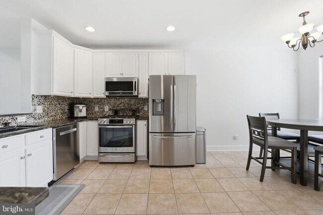 Building Photo - 13940 Greendale Dr