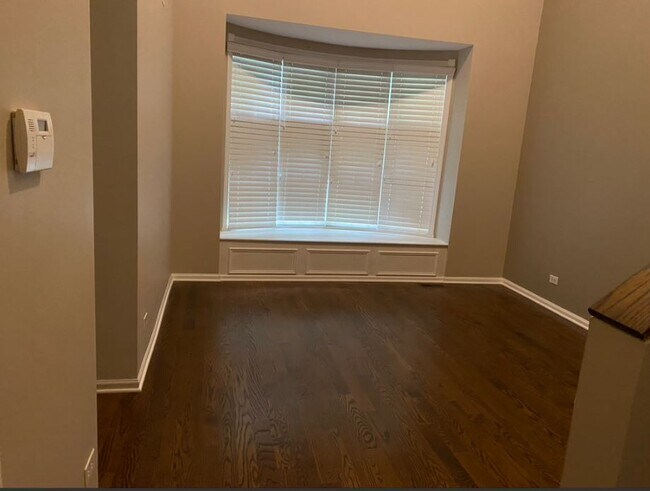 Master Bedroom - 5326 S Ingleside Ave