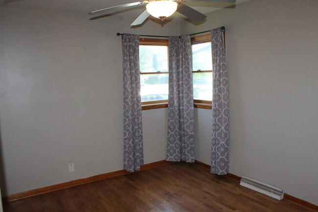 Building Photo - 63 Holly Dr