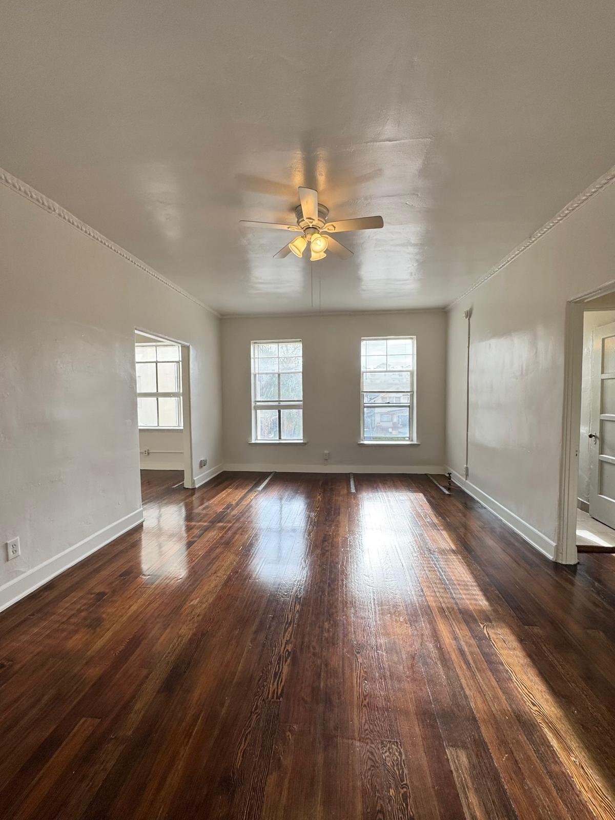 Building Photo - 901 S Kingsley Dr