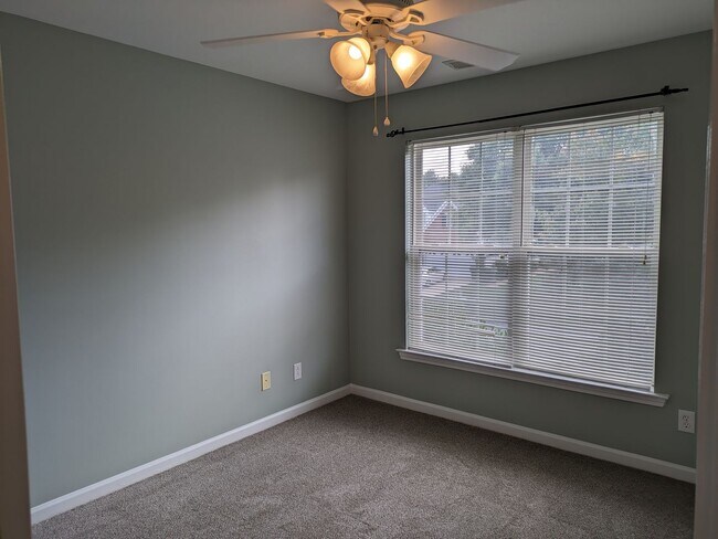 Building Photo - 4 Bedroom Home in Winslow Bay!