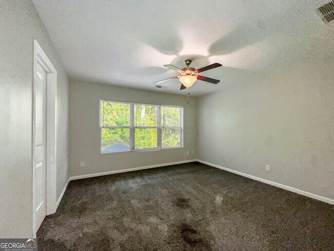 Building Photo - 212 Daisy Cir