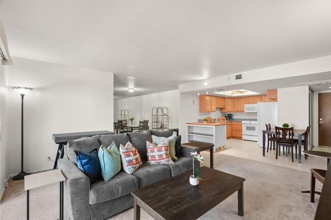 Building Photo - 7910 E Camelback Rd