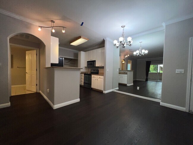 Primary Photo - Villa Cortina Luxury Condo near Santana Ro...