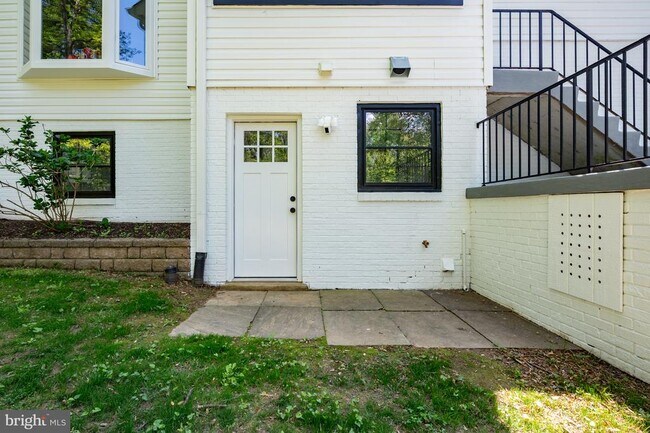 Building Photo - 1554 Forest Villa Ln