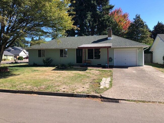 Primary Photo - 3 bedroom 1 bath house in Eugene!