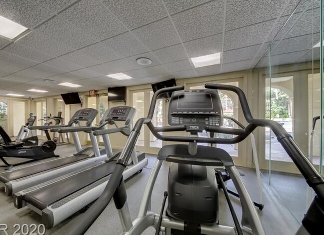 Building Photo - 270 E Flamingo Rd