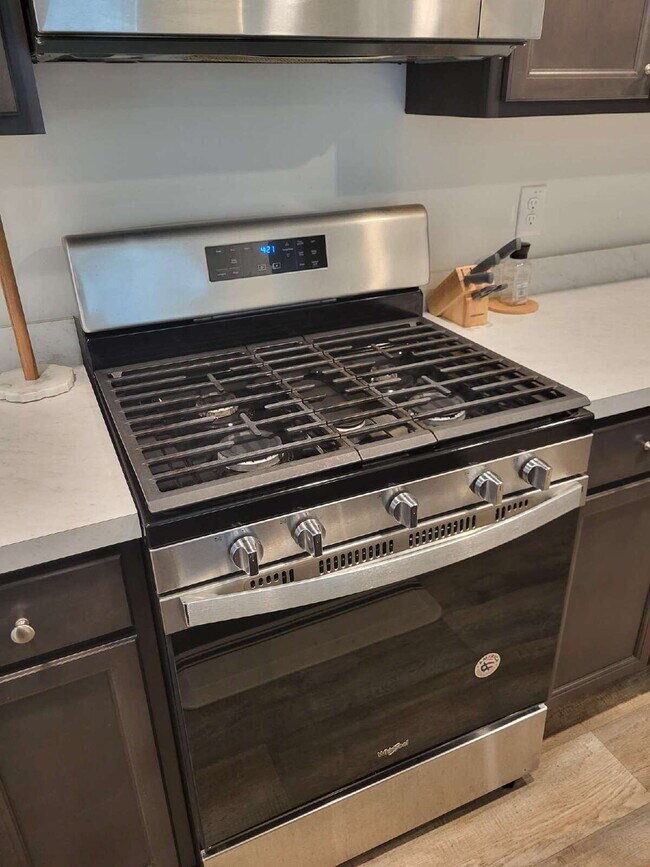 Building Photo - "Spacious Fully Furnished 4-Bedroom Townho...