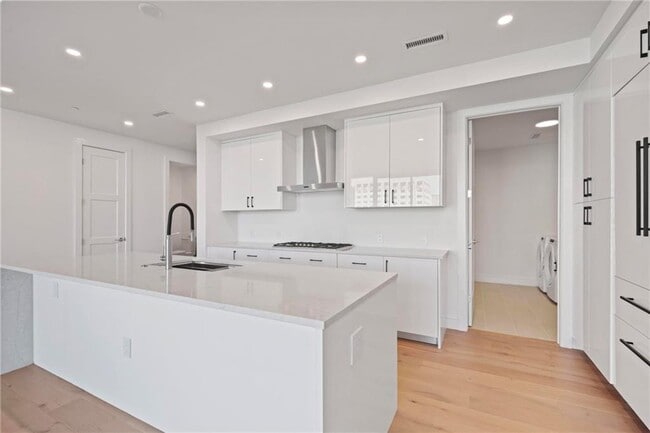 Building Photo - 2425 Peachtree Rd NE
