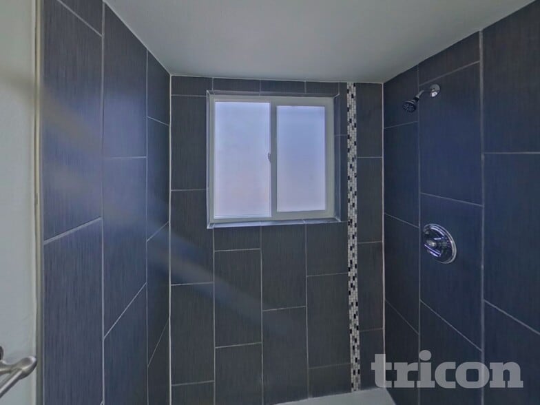 Building Photo - 4985 Montebello Dr