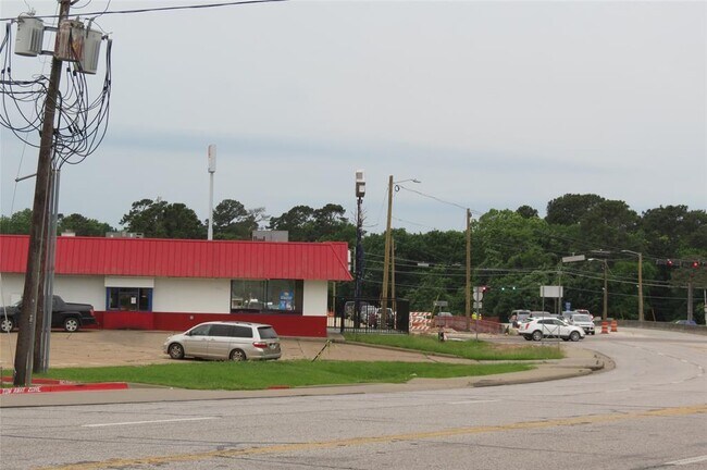 Building Photo - 3120 Montgomery Rd