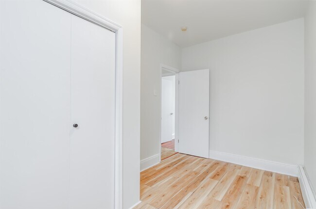 Building Photo - 121 W 19th St