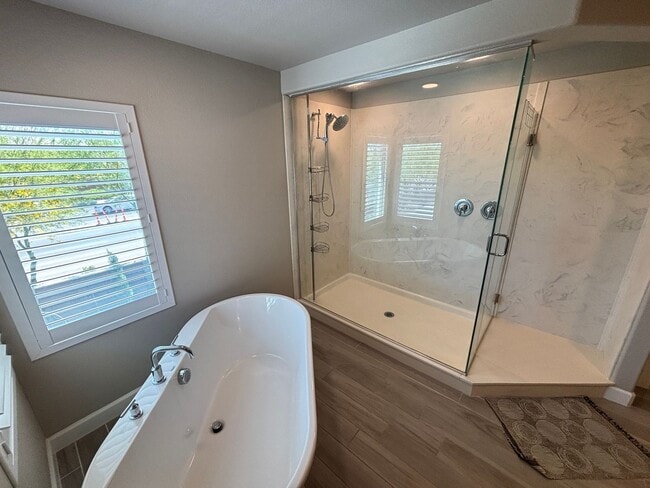 Building Photo - Contemporary 4Bed/3Bath/3 Car/+ Loft -residence located in the Silverado Ranch area