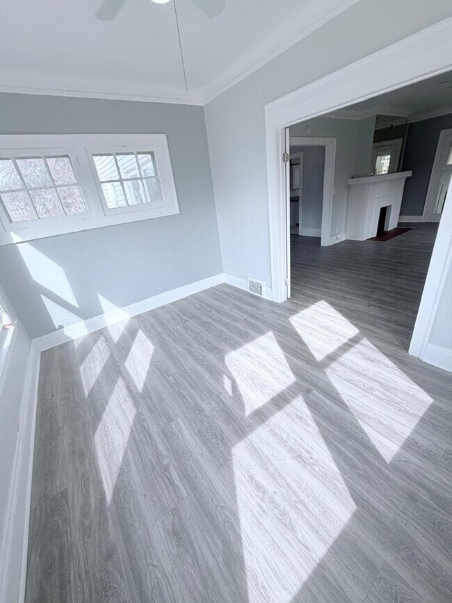 Building Photo - 3341 Desota Ave