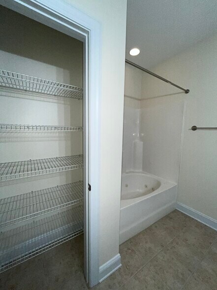 Building Photo - 212 Fountainhead Ln