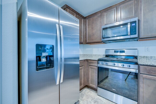 Building Photo - SE!!  Gated!! Community Pool!! Clubhouse!! Fitness Center!! Up Graded Appliances!!! 2 Car Garage!!