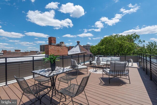 Building Photo - Luxury Penthouse Rowhome Condo in Historic...
