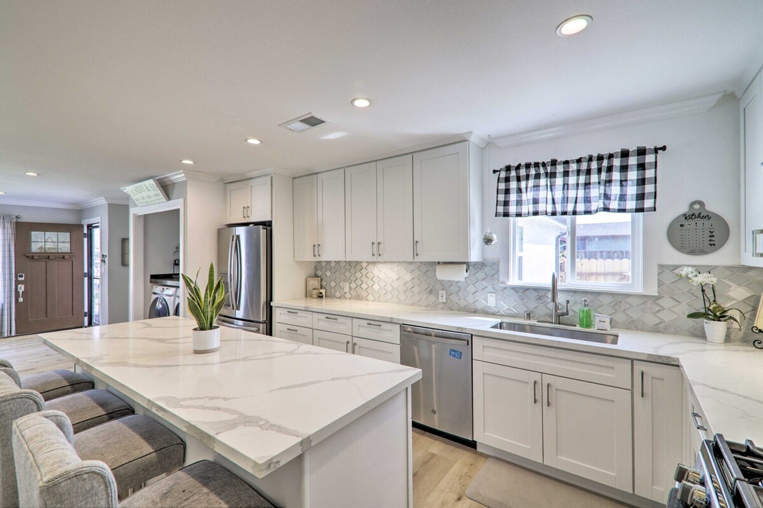 Building Photo - 893 Olivina Ave