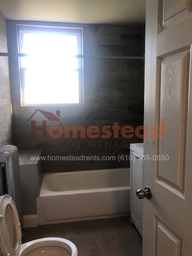 Building Photo - 3 BEDROOM LINWOOD HOME!