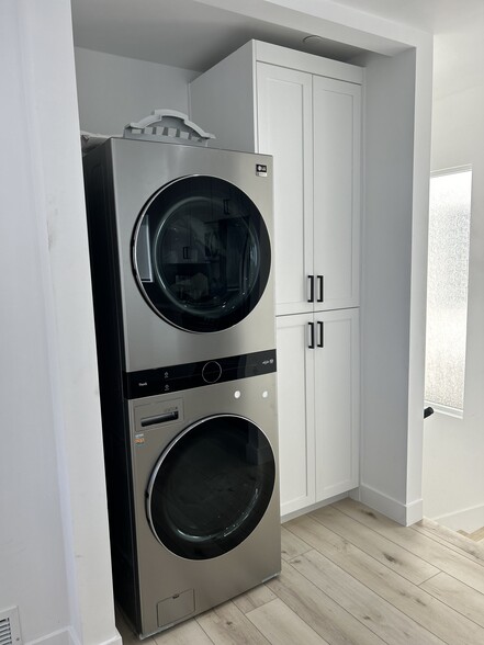 New washer /dryer with steam drying option - 221 36th Pl