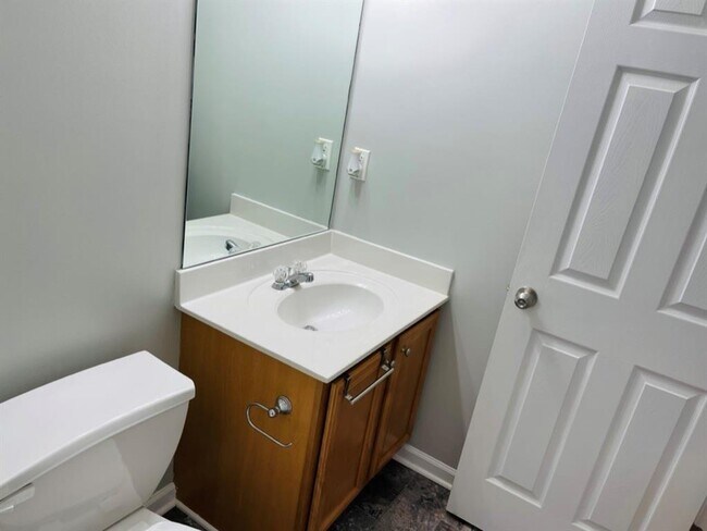 Building Photo - 2335 Gateview Ct