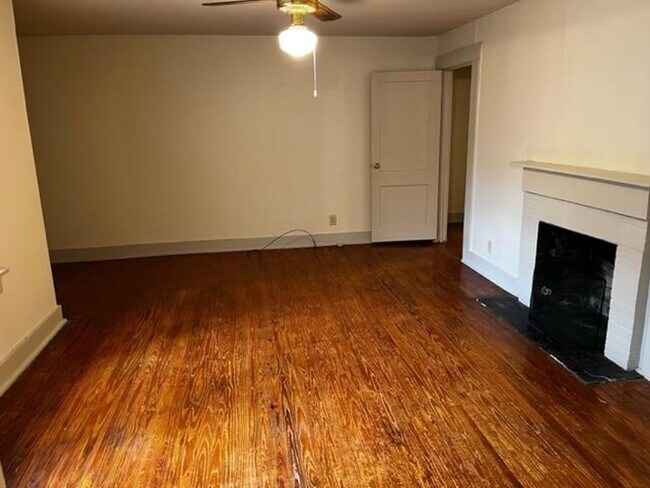 Building Photo - Beautiful 3 Bedroom/2 Bath Home Off Baytree!